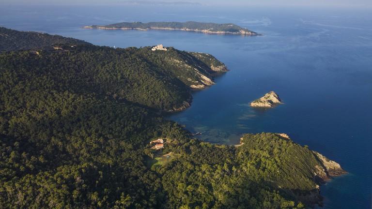 Les petites îles phares de Pelagos
